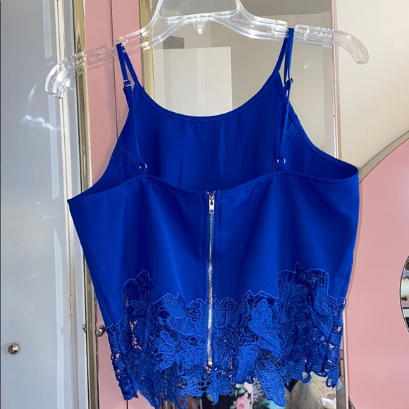 Crop top - Picture 2 of 2